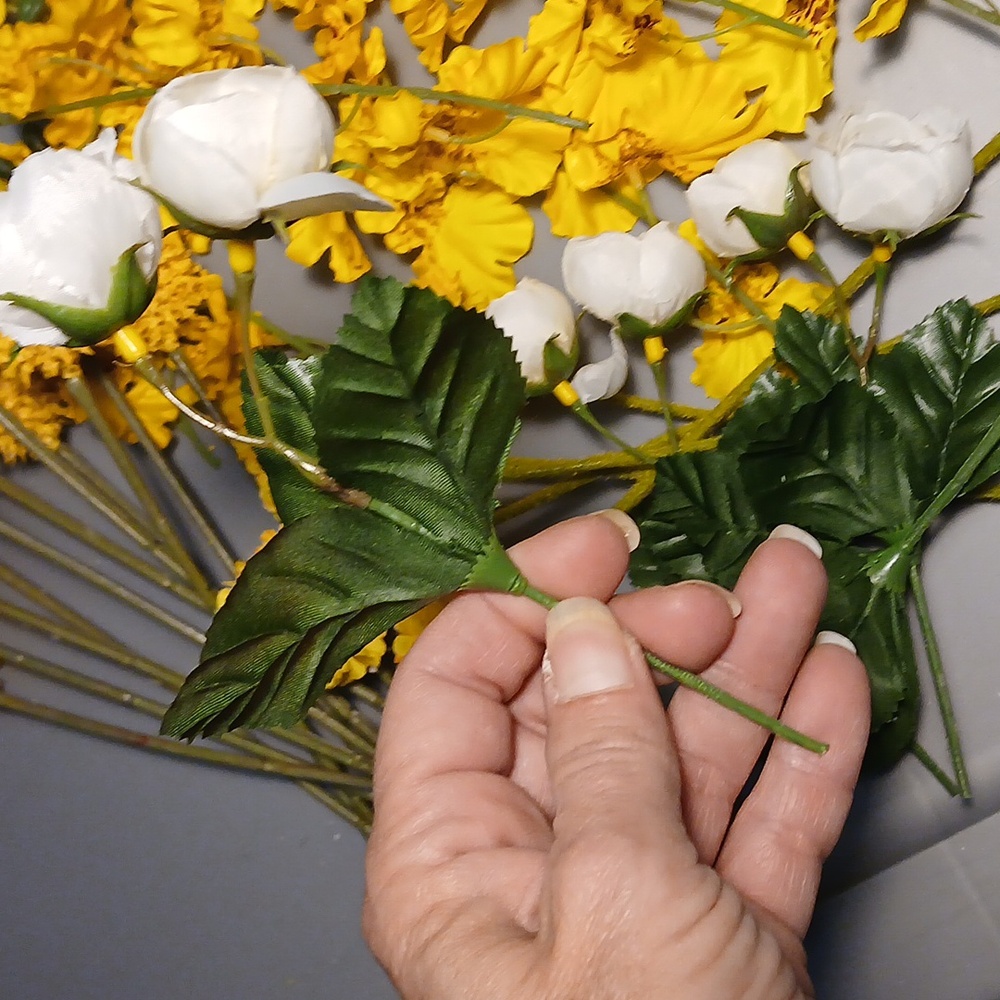 Artificial Floral Stems - Yellow & White w/green - Picture 2 of 10